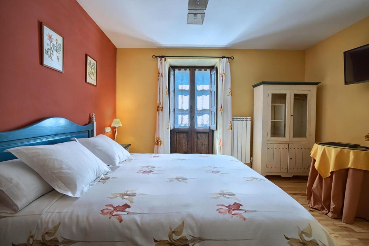Hotel Rural El Almadiero Burgui Kültér fotó