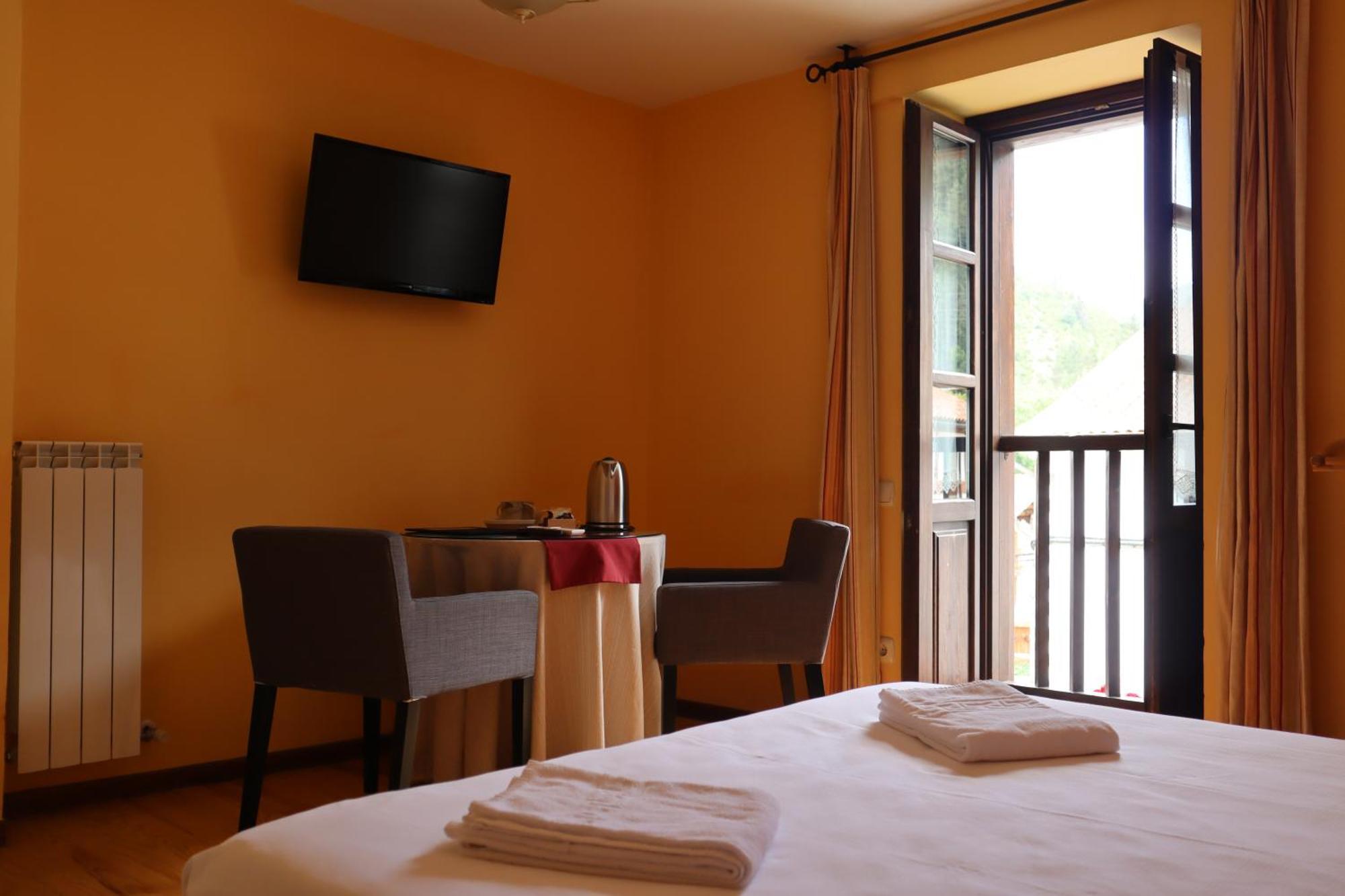 Hotel Rural El Almadiero Burgui Kültér fotó