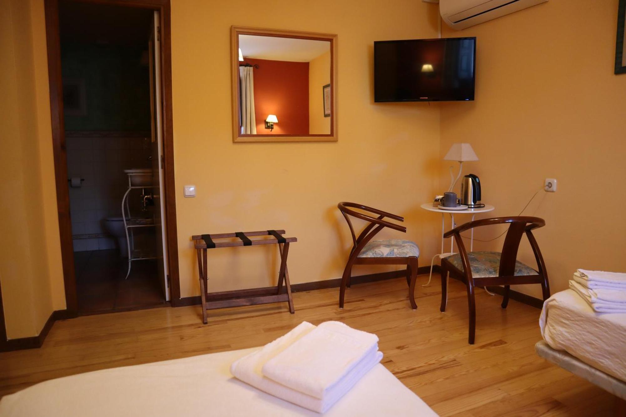 Hotel Rural El Almadiero Burgui Kültér fotó