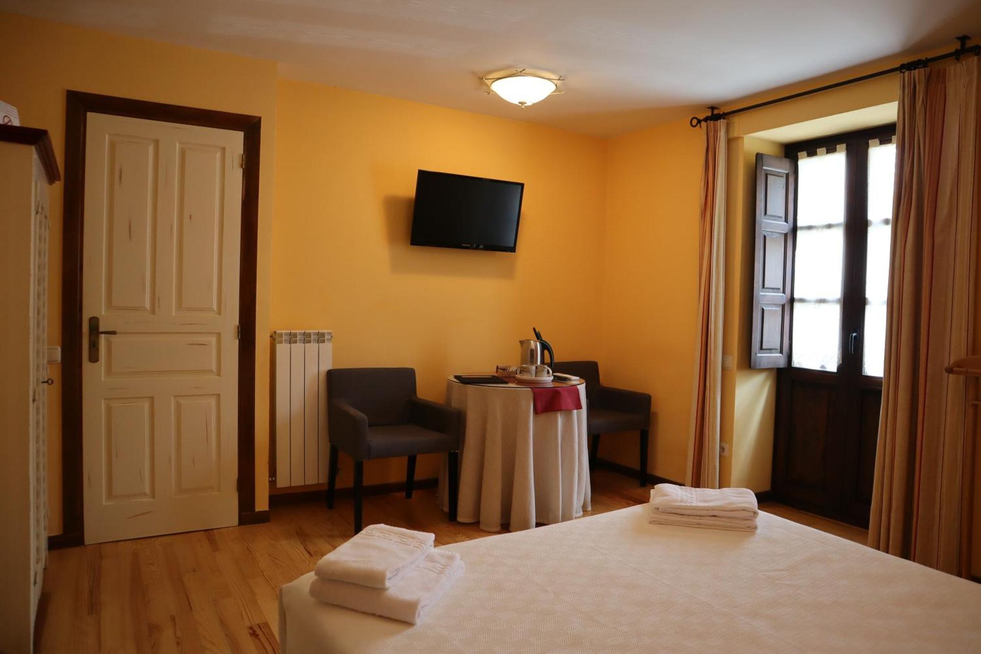 Hotel Rural El Almadiero Burgui Kültér fotó